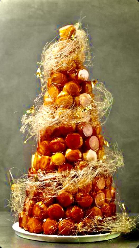 Croquembouche: La Magnífica Torre de Delicias de la Pastelería