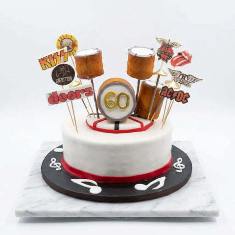 Pastel de rock con batería y logos de bandas legendarias en azúcar — L'Autrichienne CDMX
