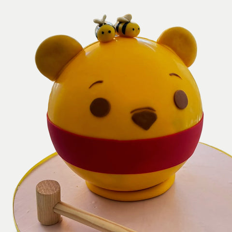 Detalle de la cara de Pooh con las abejitas de chocolate L'Autrichienne CDMX