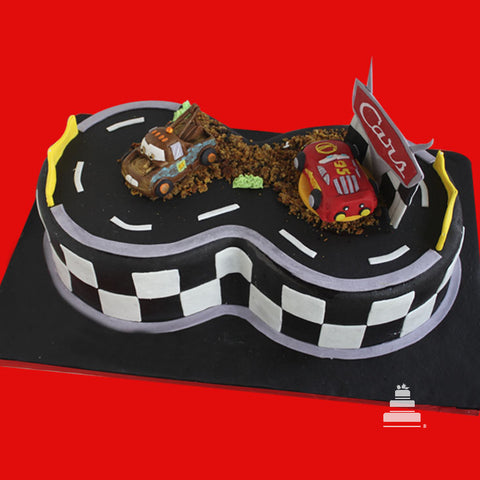 Cars track, pastel decorado con  forma de pista de Cars