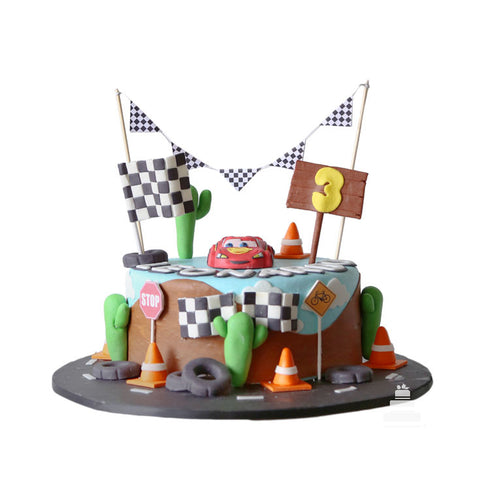 Radiator Springs, pastel decorado con Rayo McQueen de Cars