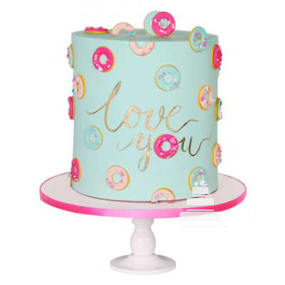 Love you cake, pastel con decoración de donitas para cumpleaños