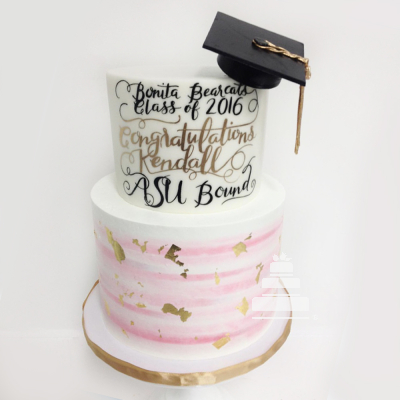 Letter graduation cake, pastel con escritura a mano de graduación