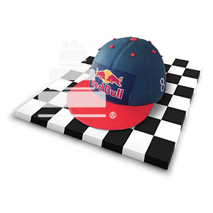 Racing cap cake - Pastel decorado con forma de gorra de carreras y logo de  redbull