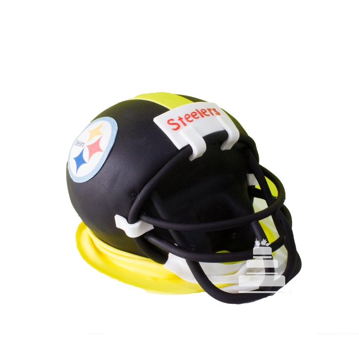 Pastel decorado en forma de casco de los Steelers| L'Autrichienne