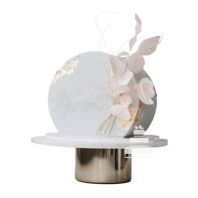 Petals and golden marble, pastel decorado minimalista para regalo