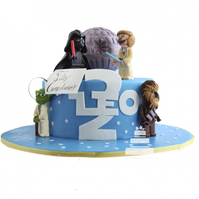 pastel decorado en fondant con personajes de la guerra de las galaxias