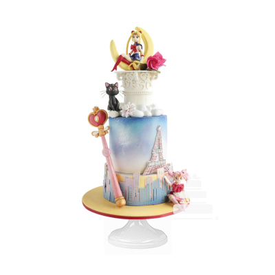 Sailor Moon Cake, pastel decorado de fondant para cumpleaños con la temática de Sailor Moon en 3 pisos con Luna y Usagi Tsukino