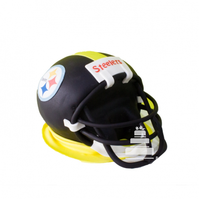 Pastel decorado en forma de casco de los Steelers