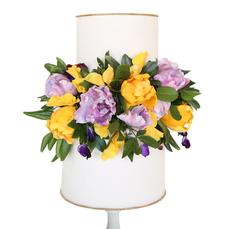 Purple Forest, pastel para boda con flores exóticas de azúcar