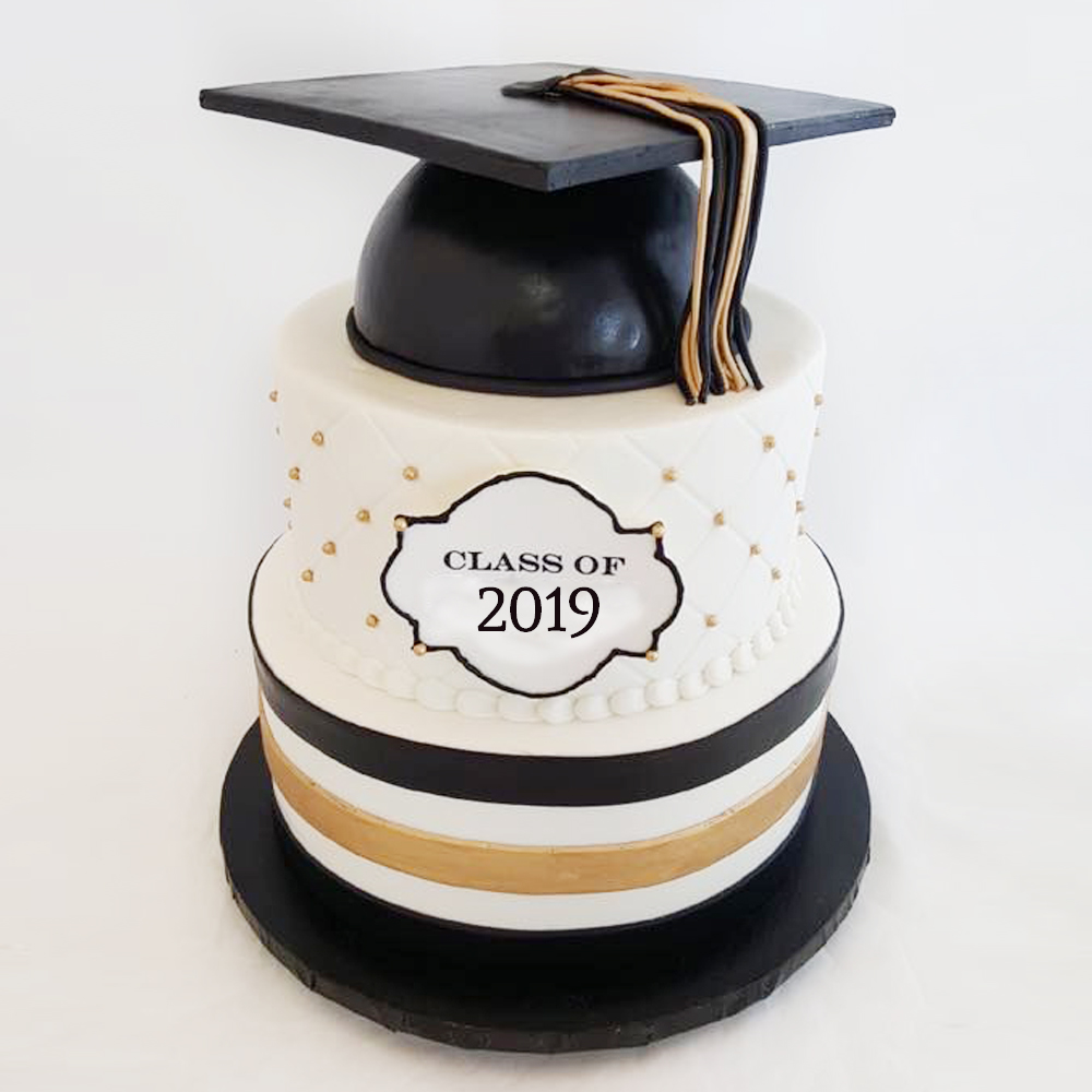 Graduation class cake, pastel de graduacion blanco, negro y dorado
