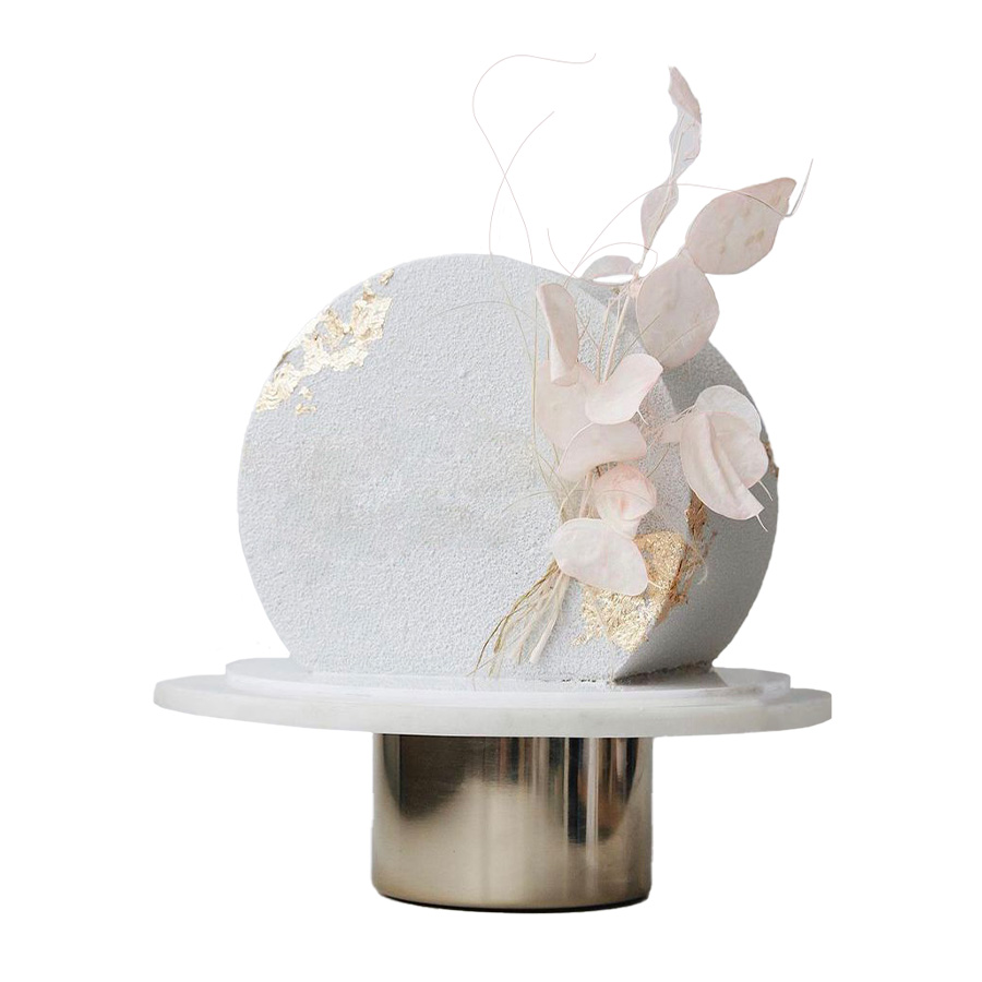 Petals and golden marble, pastel decorado minimalista para regalo