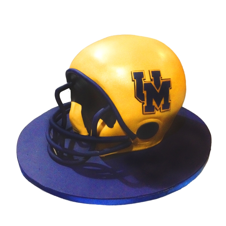 Cóndores, pastel con diseño de casco de football americano