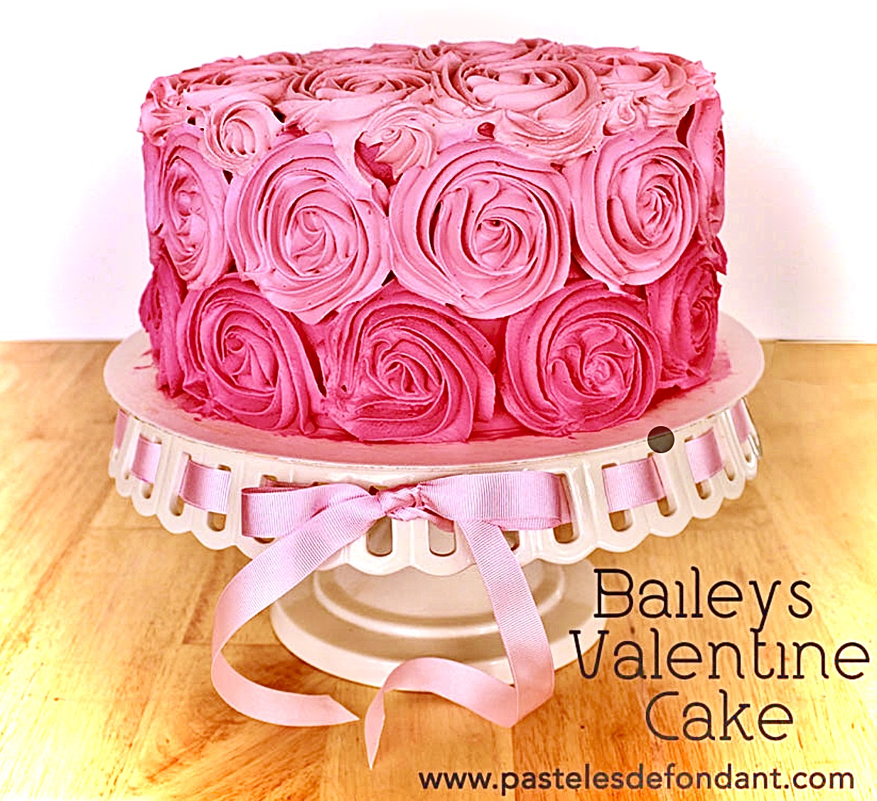 Pastel color rosa hecho con baileys