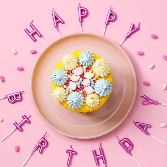pastel con velas happy birthday